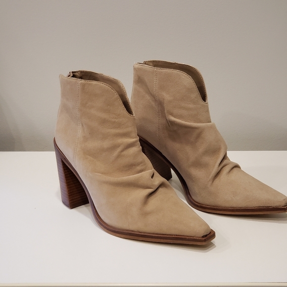 Vince Camuto Wenmina Slouchy Vamp Camel Booties - Sz 8M US - Picture 2 of 9